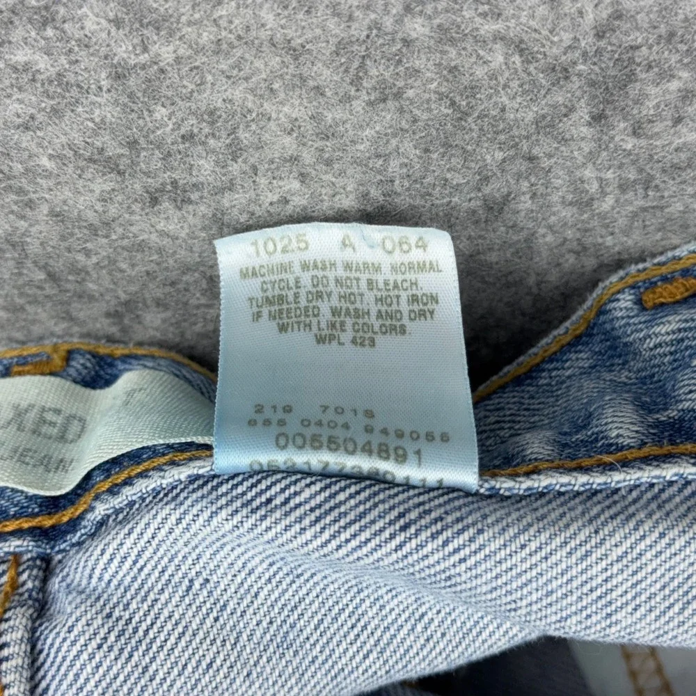 VTG Levi's Jeans Mens 38x32 Light Wash 550 Relaxed Tapered Leg Cotton 90s Y2K